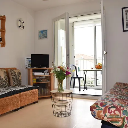 1 Chambre, Avec Loggia Et Vue Sur Le Port Olona Apartment