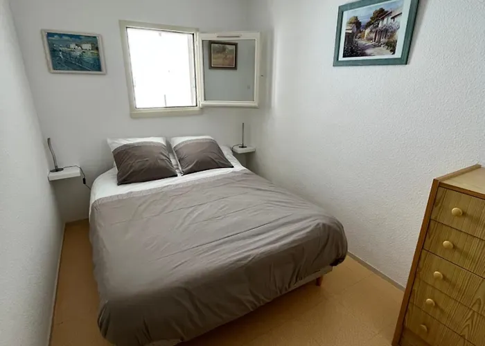 1 Chambre, Avec Loggia Et Vue Sur Le Port Olona